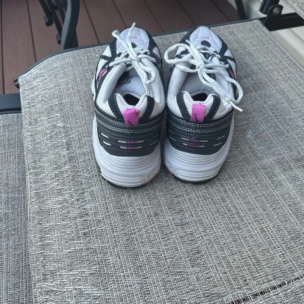 Nike Trail Running Shoes, women size 8.5, very good condition. - Picture 2 of 6